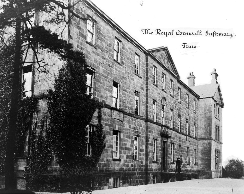Main facade of the Royal Cornwall Infirmary in 1917, during the First World War. Photographer possibly Arthur Philip. © From the collection of the RIC.